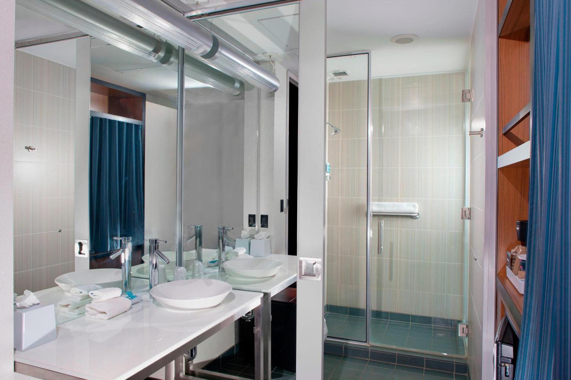 Aloft, Guest room, 2 Queen